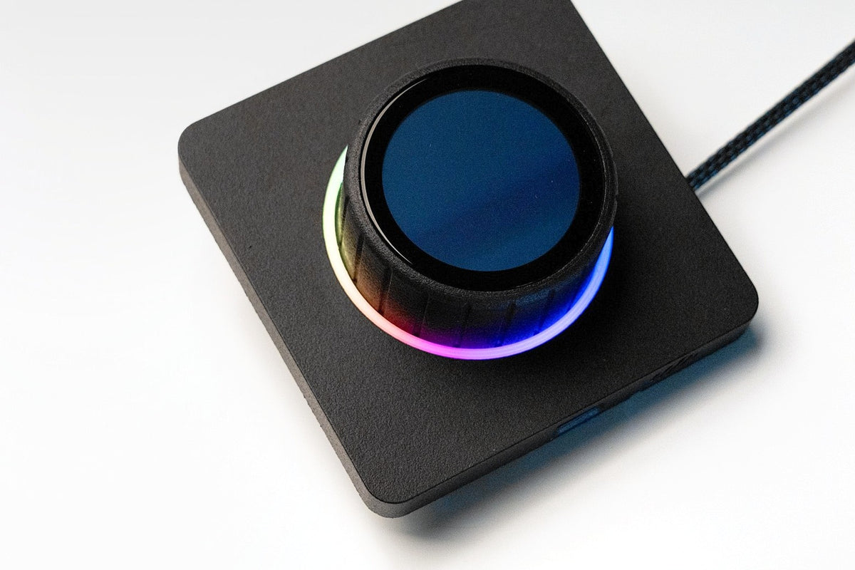 SmartKnob schräg von oben mit farbigem LED-Ring